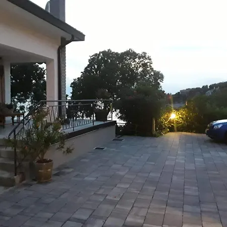 Oda ve Kahvaltı Mira 3*