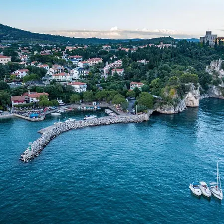 Oda ve Kahvaltı Mira