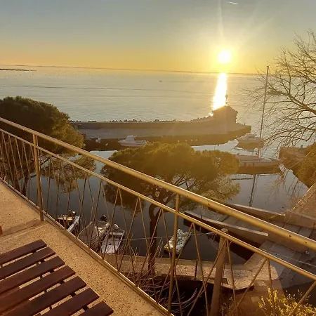 Mira Oda ve Kahvaltı