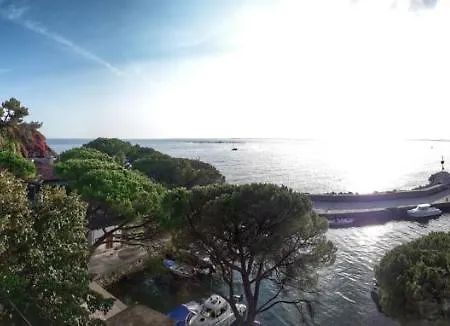 فندق مبيت وإفطار Mira 3*